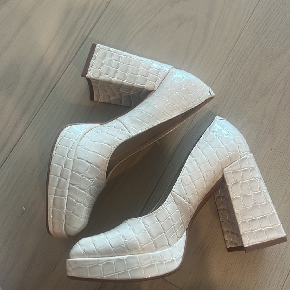Kenneth Cole Cream Block Heel Pumps - Picture 4 of 4